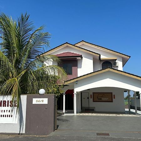 Sunrise Homestay 알로르세타르 외부 사진